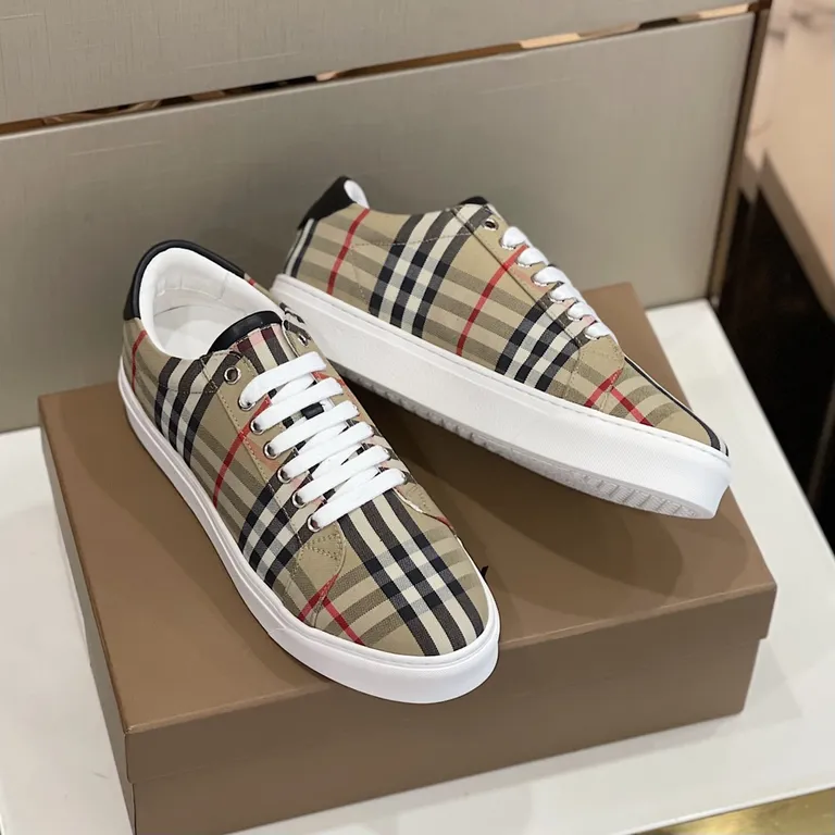 Burberry Shoe 